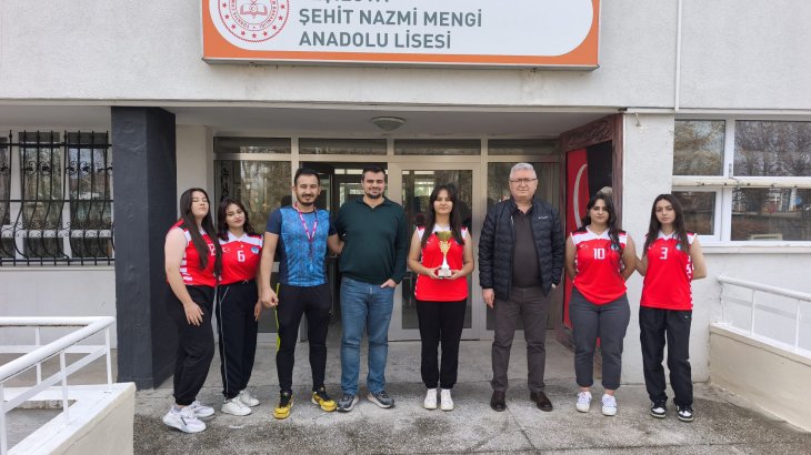 Yeşilova'lı Genç Kızlar Bowling İl Birincisi Oldu 