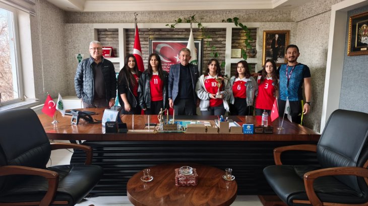 Şampiyon Genç Kızlar Başkanımızı Ziyaret Ettiler